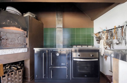 Gondomar Casa | Casa de vacaciones 'Casa Chocolate' con vistas a la montaña, piscina privada y Wi-Fi