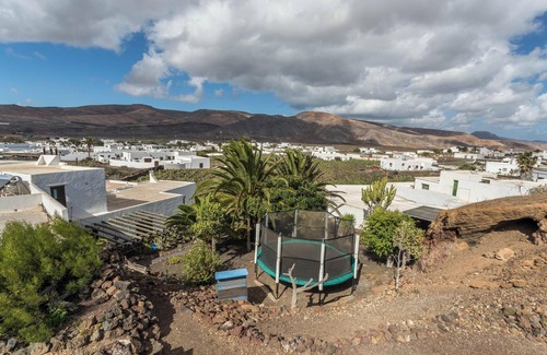 Guatiza Casa | Casa Cueva con vistas a la montaña, piscina, Wi-Fi y terraza