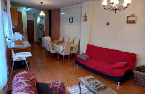 Braganca Casa | Casa de vacaciones 'Casa Da Ribeira Em Rabal' con vistas al lago, Wi-Fi y aire acondicionado