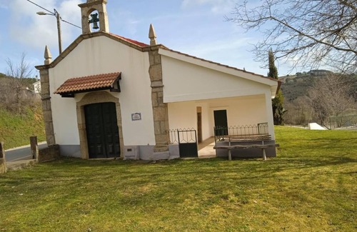Braganca Casa | Casa de vacaciones 'Casa Da Ribeira Em Rabal' con vistas al lago, Wi-Fi y aire acondicionado