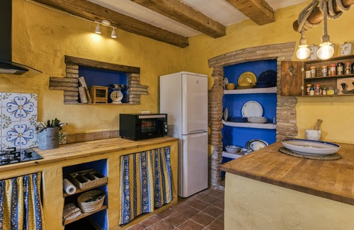 Cantallops Casa | Casa de vacaciones 'Casa De Pueblo' con vistas a la montaña, terraza privada y Wi-Fi