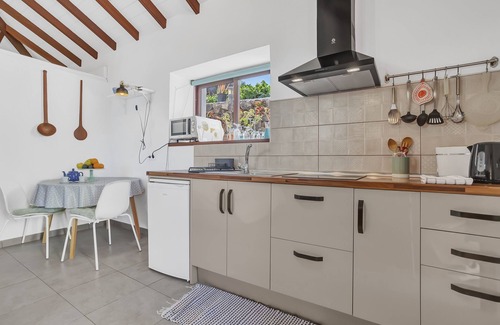 La Orotava Casa | Casa de Teja con vista al mar, vista a la montaña, Wi-Fi, terraza y jardín; admite mascotas