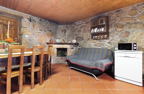 Rossas Casa | Casa de vacaciones 'Casa Do Boticas' con vistas a la montaña, piscina compartida y Wi-Fi