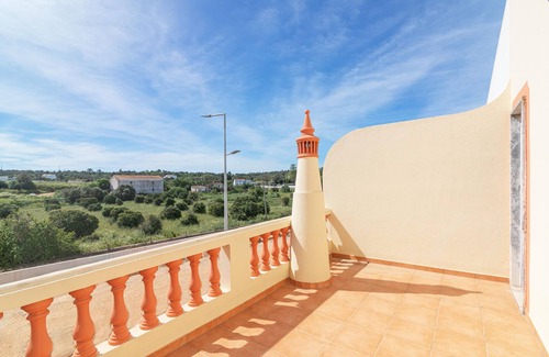Estombar Casa | Casa de vacaciones 'Casa Do Sol - Estombar' con jardín privado, balcón y Wi-Fi