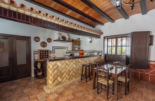 La Lantejuela Casa | Holiday Home 'Casa Rural Villa Cerro De Mena' with Pool, Garden, Terrace & Wi-Fi