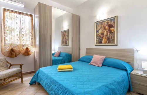 Olmedo Casa | Holiday Home 'Casa Gabri' with Mountain View, Shared Garden and Air Conditioning