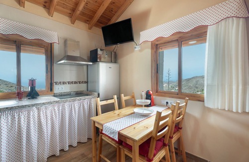 Alojera Casa | Casa de vacaciones 'Casa Las Niñas' con vistas al mar, terraza privada y Wi-Fi