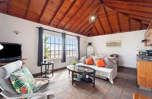 Los Llanos de Aridane Casa | Casa de vacaciones 'Casa Óscar' con vistas a la montaña, piscina privada y Wi-Fi