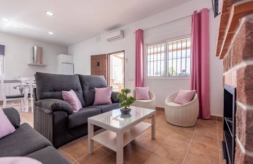 La Lantejuela Casa | Casa de vacaciones "Casa Rural Rafael" con piscina privada, terrazas privadas y Wi-Fi