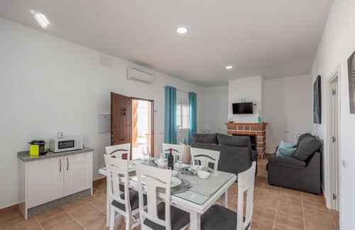 La Lantejuela Casa | Casa de vacaciones "Casa Rural Maria" con piscina privada, terrazas privadas y Wi-Fi