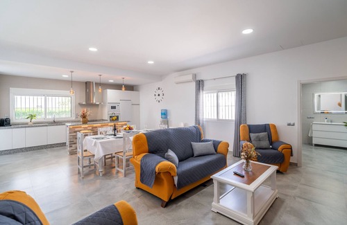 La Lantejuela Casa | Casa de vacaciones 'Casa Rural Villa Gordito' con piscina privada, Wi-Fi y aire acondicionado