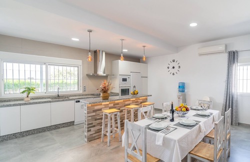 La Lantejuela Casa | Casa de vacaciones 'Casa Rural Villa Gordito' con piscina privada, Wi-Fi y aire acondicionado