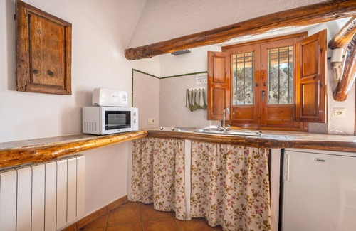 La Zubia Casa | Casa de vacaciones 'Casa Rural La Roca' con vistas a la montaña, piscina compartida y Wi-Fi