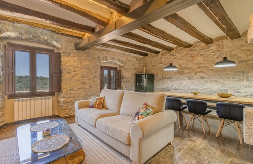 Nalec Casa | Casa de vacaciones 'Casa Rural Con Spa En La Bodega' con vistas a la montaña y Wi-Fi