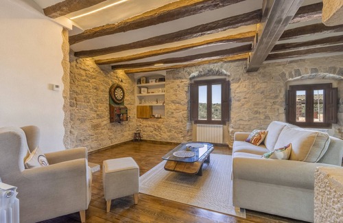 Nalec Casa | Casa de vacaciones 'Casa Rural Con Spa En La Bodega' con vistas a la montaña y Wi-Fi