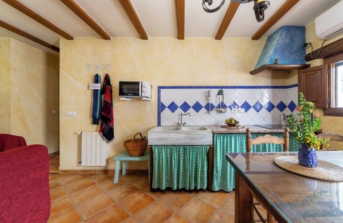 Laroya Casa | Casa de vacaciones 'Casa Rural Padre Ramon' con vistas a la montaña, piscina compartida y Wi-Fi