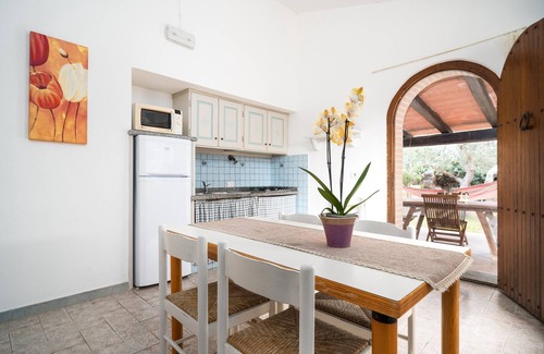 Orosei Casa | Casa de vacaciones 'Casa Su Barone' con terraza privada, jardín privado y aire acondicionado.