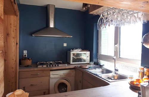 Puy-Sanieres Casa | Casa de vacaciones "Charmante Maison Familliale Lac" con vistas al lago y jardín privado