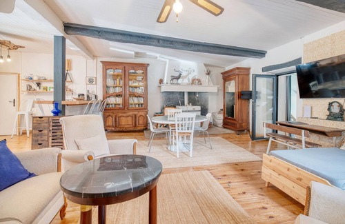 Dourgne Casa | Casa de vacaciones 'Charmante Et Élégante Ferme Rénovée' con vistas al lago, piscina y Wi-Fi