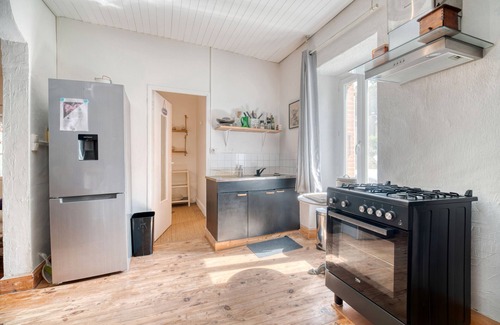 Dourgne Casa | Casa de vacaciones 'Charmante Et Élégante Ferme Rénovée' con vistas al lago, piscina y Wi-Fi