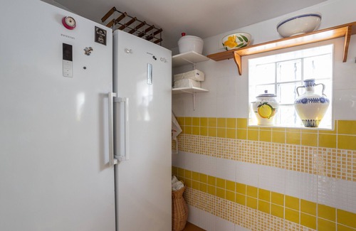 Almuñécar Casa | Casa Vacacional 'Cortijo La Abuela' con Vista a la Montaña, Wi-Fi y Aire Acondicionado