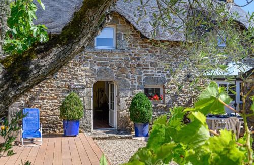 Plougoumelen Casa | Holiday Home Cromlech'Dek by Interhome
