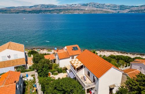 Splitska Villa | Holiday Home Dalmatinka - 20m From the Beach