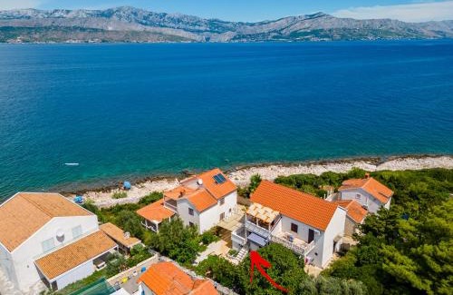 Splitska Villa | Holiday Home Dalmatinka - 20m From the Beach
