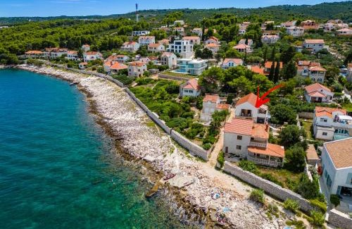 Splitska Villa | Holiday Home Dalmatinka - 20m From the Beach