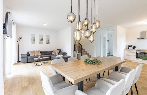 Lembruch Casa | Holiday Home 'Das Strandhaus 2' with Shared Terrace and Wi-Fi