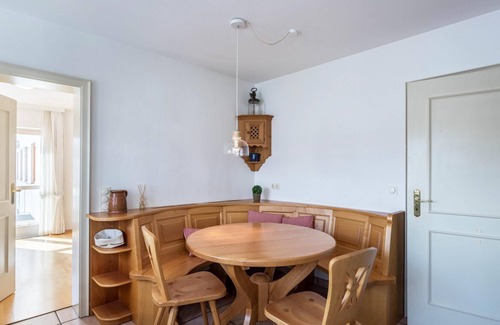 Neuhaus Casa | Holiday Home 'Bergblick' with Mountain View, Garden & Wi-Fi