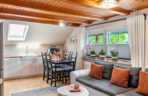 Dornum Casa | Holiday Home 'Deichperle Anton' with Private Terrace and Wi-Fi