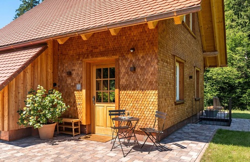 Schenkenzell Casa | Casa de vacaciones 'Die Alte Mühle Am Hanselishof' con vistas a la montaña, terraza privada y Wi-Fi