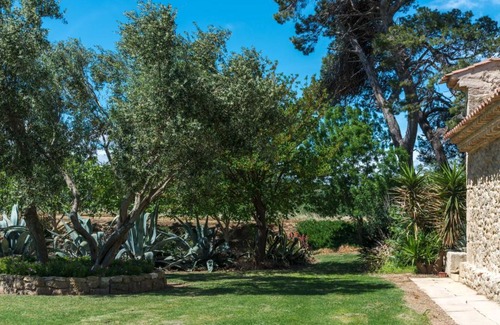 Fleury Casa | Holiday Home Domaine La Batisse by Interhome