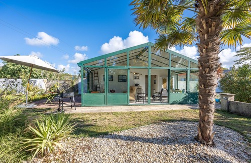 Challans Casa | Holiday Home 'Du Peintre' with Private Terrace, Wi-Fi and Air Conditioning