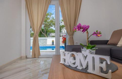 Dramalj Apartamento | Holiday home Dusak with swimming pool and jacuzzi