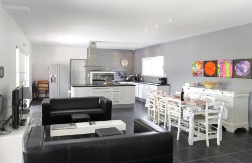 Grayan-Et-L'Hopital Casa | Holiday Home Eugénie by Interhome