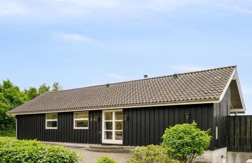 Handrup Strand Casa | Holiday Home Edo - 250m from the sea by Interhome