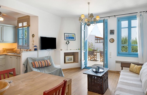 Ioulida Casa | Casa de vacaciones 'Efrossyni House' con vistas al mar, jardín privado y Wi-Fi