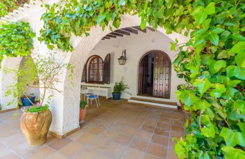 Alcaucín Casa | Holiday Home El Alcázar