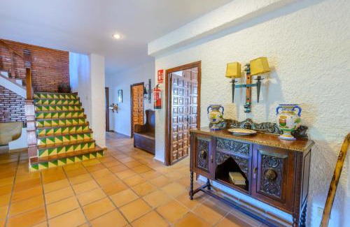 Alcaucín Casa | Holiday Home El Alcázar