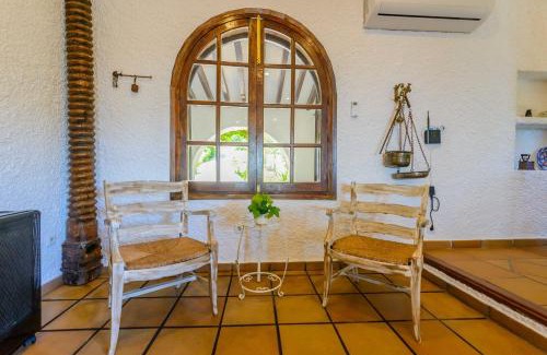 Alcaucín Casa | Holiday Home El Alcázar