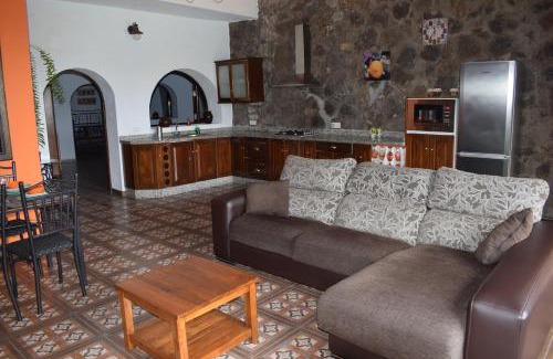 Santa Maria de Guía de Gran Canaria Casa | Holiday Home El Brezal