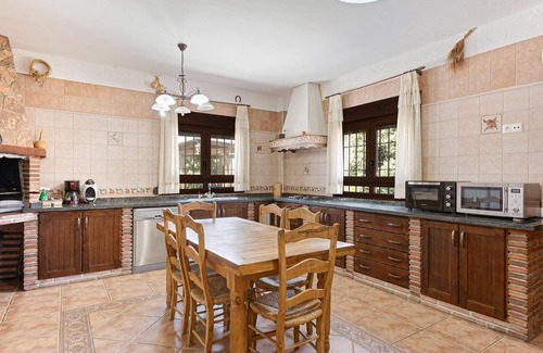 Almogia Casa | Casa de vacaciones 'El Desafío De Las Águilas' con vistas al lago, Wi-Fi y aire acondicionado