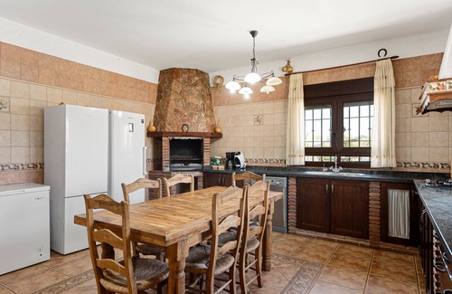 Almogia Casa | Casa de vacaciones 'El Desafío De Las Águilas' con vistas al lago, Wi-Fi y aire acondicionado