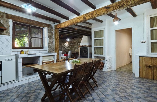 Beas de Segura Casa | Casa de vacaciones 'El Soto' con vistas a la montaña, piscina privada y Wi-Fi