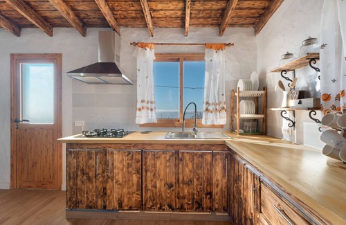 Isora Casa | Casa de vacaciones 'El Rincón De Yeico' con vistas a la montaña, terraza privada y Wi-Fi