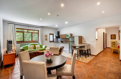 Durcal Apartamento | Casa 'El Río' con piscina compartida, jardín compartido y Wi-Fi