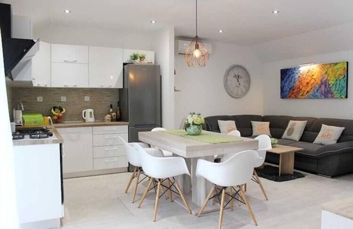 Dracevica Casa | Holiday Home Ela - Three Bedroom Holiday Home with outdoor Pool (ST)
