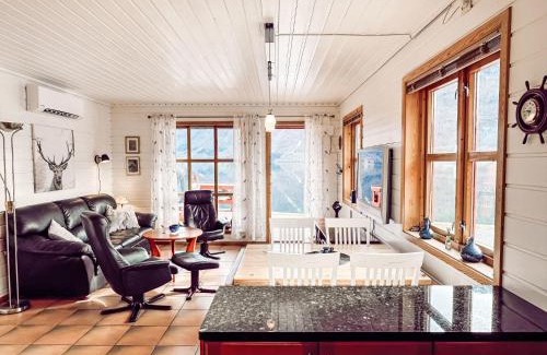 Balestrand Casa | Holiday Home Elghytta by Interhome